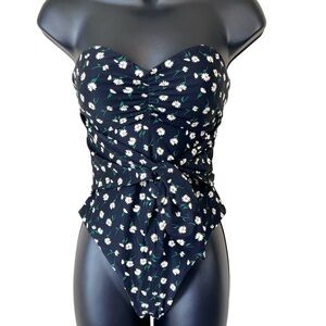 ONIA X WEWOREWHAT
Capri Daisy Print One Piece Swimsuit In Black